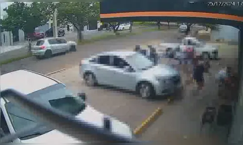 Câmera flagra tentativa de homicídio em conveniência de Apucarana