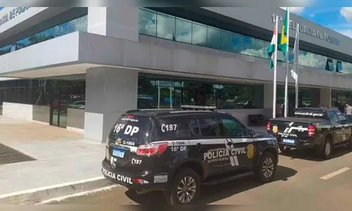 Atiradores retiram crianças de casa antes de executar os pais delas