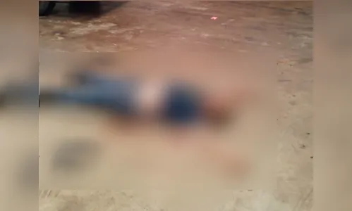 Criminosos invadem empresa e matam jovem com 50 tiros; veja flagrante