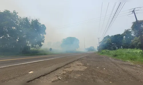 Incêndio às margens da BR-369 provoca fumaça e atrapalha motoristas