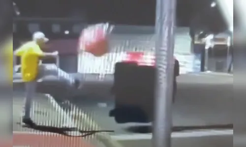 Vídeo mostra jovens estragando enfeite de Natal em Ivaiporã; veja