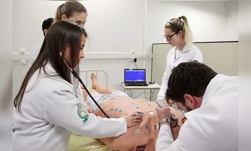 Paraná investe R$6 milhões para modernizar cursos de medicina com IA