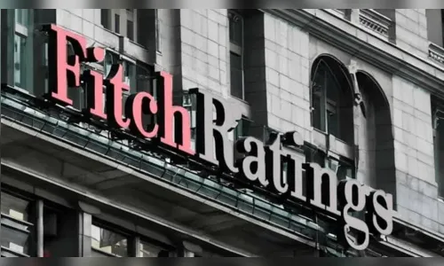 Fitch alerta que dólar alto e juros altos afetam empresas no Brasil