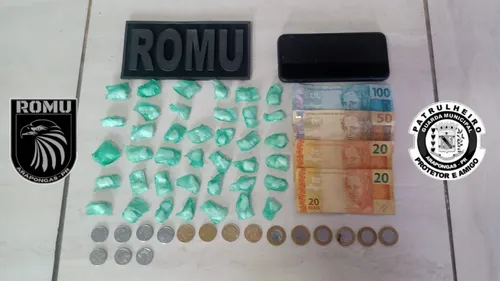 Foram encontrados 39 porções de cocaína