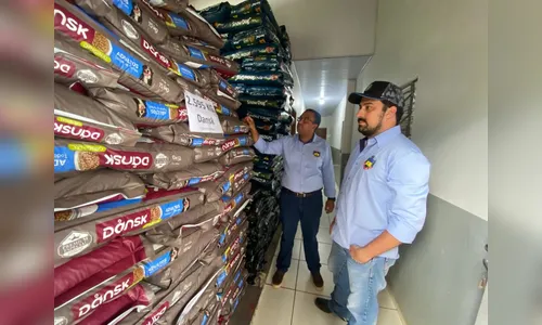Apucarana adquire mais de 6,6 mil kg de ração para cães e gatos