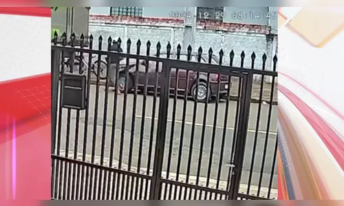 Câmera registra furto de carro em frente à paróquia de Apucarana
