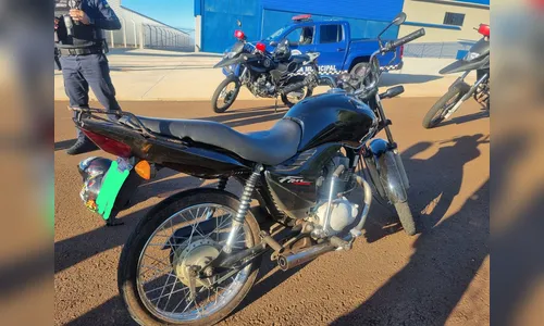 Motocicleta adulterada é apreendida após piloto fazer 'malabarismo'