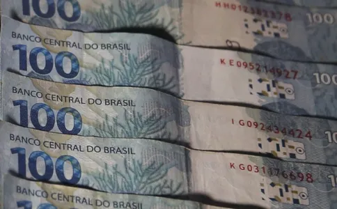 Governo paga R$ 7 bi em emendas; Congresso exige mais