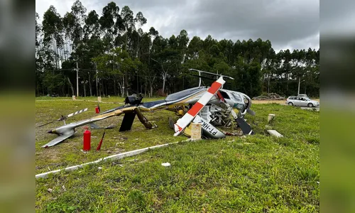 Helicóptero cai em cidade no interior de SC; 2 pessoas ficam feridas