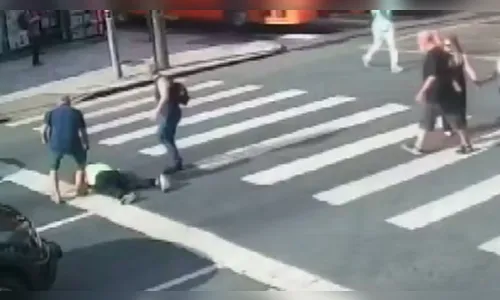 Idoso é socorrido por desconhecidos após sofrer parada cardíaca do PR