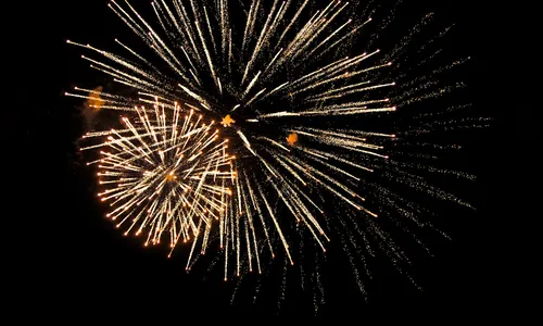 Soltar fogos com estampido é proibido e pode gerar multa de R$ 1,1 mil