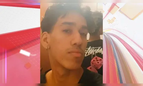 Adolescente morre eletrocutado enquanto usava celular na tomada
