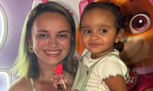 Maria Ylana Vitória, de 2 anos e a mãe, Ilzilene Barros