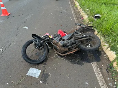 Moto ficou destruída