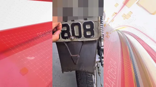 Motociclista colou fita isolante na placa para adulterar numeração