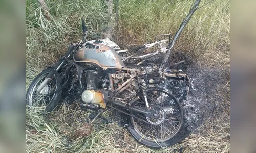 Motocicletas furtadas são encontradas carbonizadas em Apucarana