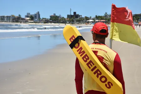 Neste final de semana dois jovens morreram afogados na Praia Mansa, em Matinhos