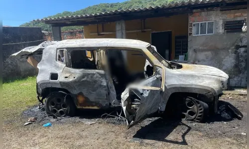 Turista morre carbonizado ao incendiar Jeep Renegade em Matinhos