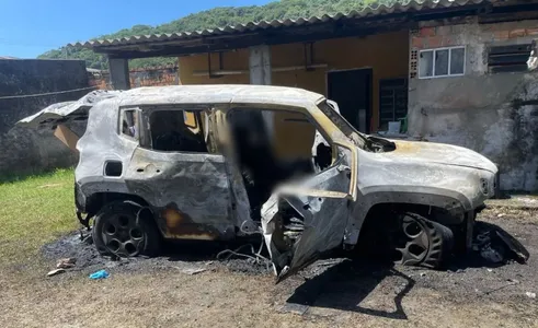 No momento do incidente, o Jeep Renegade estava estacionado no quintal do imóvel onde estavam hospedados.