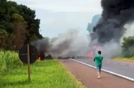 O Corpo de Bombeiros de Campo Mourão foi acionado e diversas equipes de emergência estão no local.