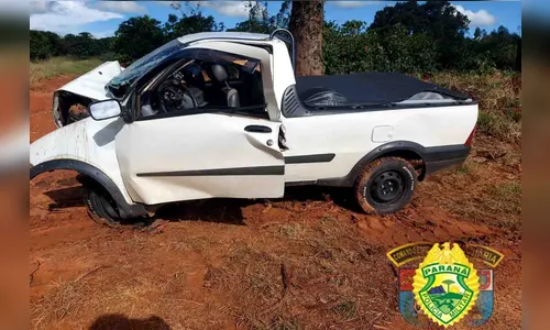Motorista morre após carro sair da pista e bater em árvore na PR-960