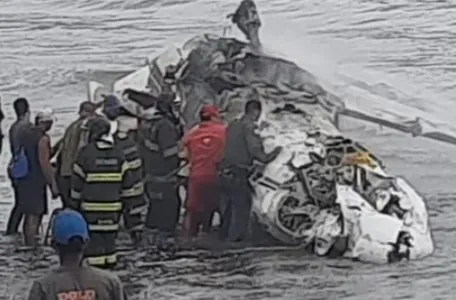 O avião partiu do município goiano e explodiu após ultrapassar a pista de pouso no litoral paulista.