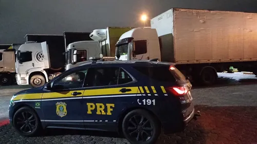 O caminhoneiro foi abordado pel PRF em Fazenda Rio Grande