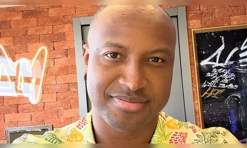O cantor Thiaguinho, de 41 anos, relembrou os episódios de crise que enfrentou devido à síndrome de burnout