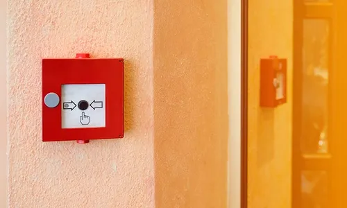 Trabalhador aciona alarme de incêndio por brincadeira e é demitido
