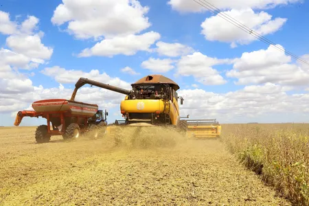 O objetivo do programa é mitigar o risco das atividades agropecuárias e reduzir o endividamento agrícola