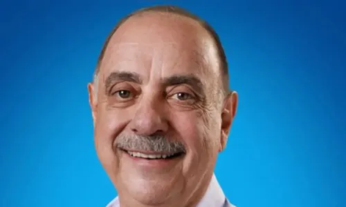 Prefeito de BH é internado na UTI e respira com ajuda de aparelhos