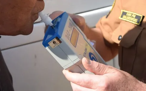 O teste do bafômetro apontou 0,87 mg/l de álcool por litro de ar expelido