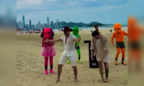Os cantores estiveram na cidade para gravar o videoclipe da música, que contará com a participação do personagem ET Bem Loco e sua trupe