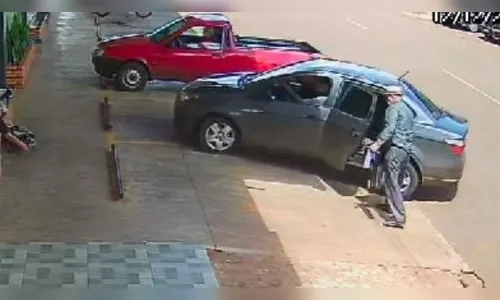 Padre é abandonado após ter carro roubado no Paraná