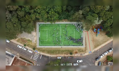 Pai de adolescente agride jovem após discussão por bola de futebol