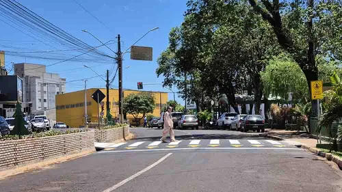 Para reforçar a segurança, a Prefeitura construiu floreiras ao longo do trecho