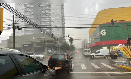 Inmet divulga alerta de temporal para 389 cidades do PR; saiba quais
