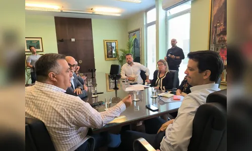 Beto Preto discute estratégias de saúde com prefeito de Curitiba