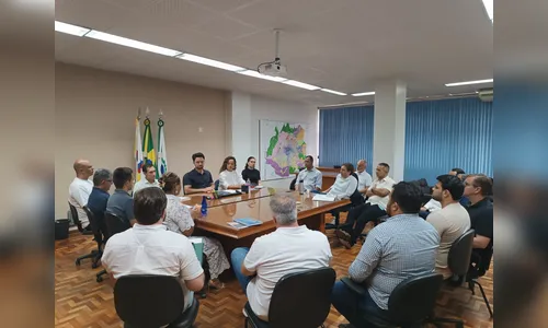 Rodolfo Mota faz 1ª reunião com secretários após posse como prefeito