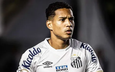 Santos fecha com Grêmio e venda de João Lucas será oficializada