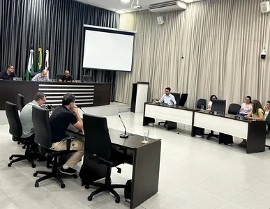 Sessão extraordinária aconteceu na manhã desta sexta-feira (20)