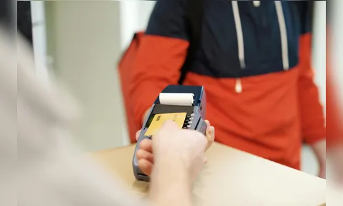 Alerta aos brasileiros que usam pagamento por aproximação no cartão