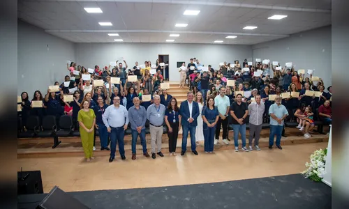 Cambira realiza entrega de certificados de cursos profissionalizantes