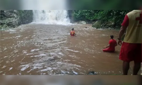 Duas pessoas morrem afogadas no PR ao tentar salvar uma jovem