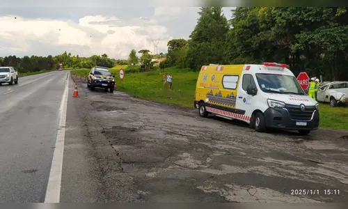 Corpo de idosa é ejetado após carro funerário capotar no Paraná