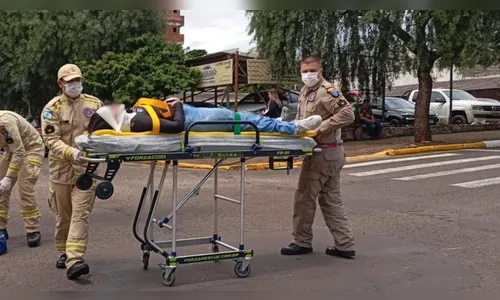 Motociclista fica ferida após bater em Camaro em Apucarana
