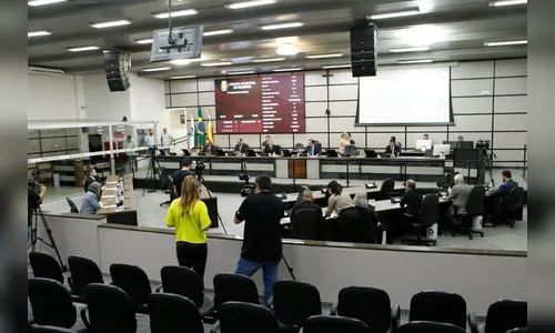 Câmara de Maringá aprova reajuste salarial para prefeito e vice