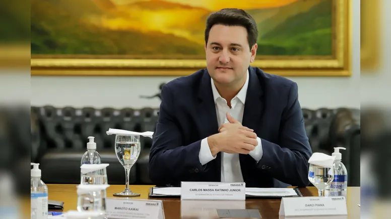 O governador Carlos Massa Ratinho Jr. recebe a visita de investidores.