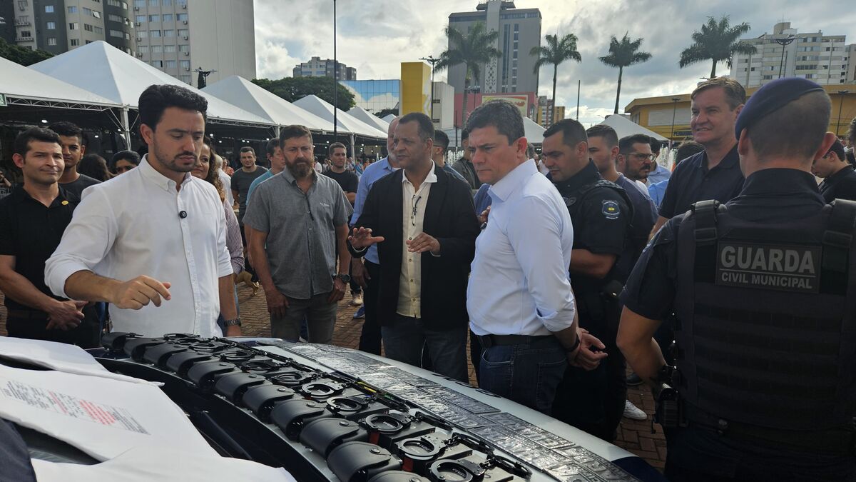 Prefeito Rodolfo Mota entrega equipamentos para a Guarda Municipal