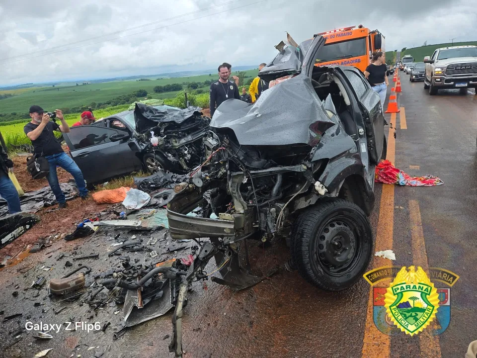 Três vítimas morreram no local, enquanto outras duas foram socorridas com vida, mas não resistiram aos ferimentos. Uma faleceu durante o dia e a outra à noite.